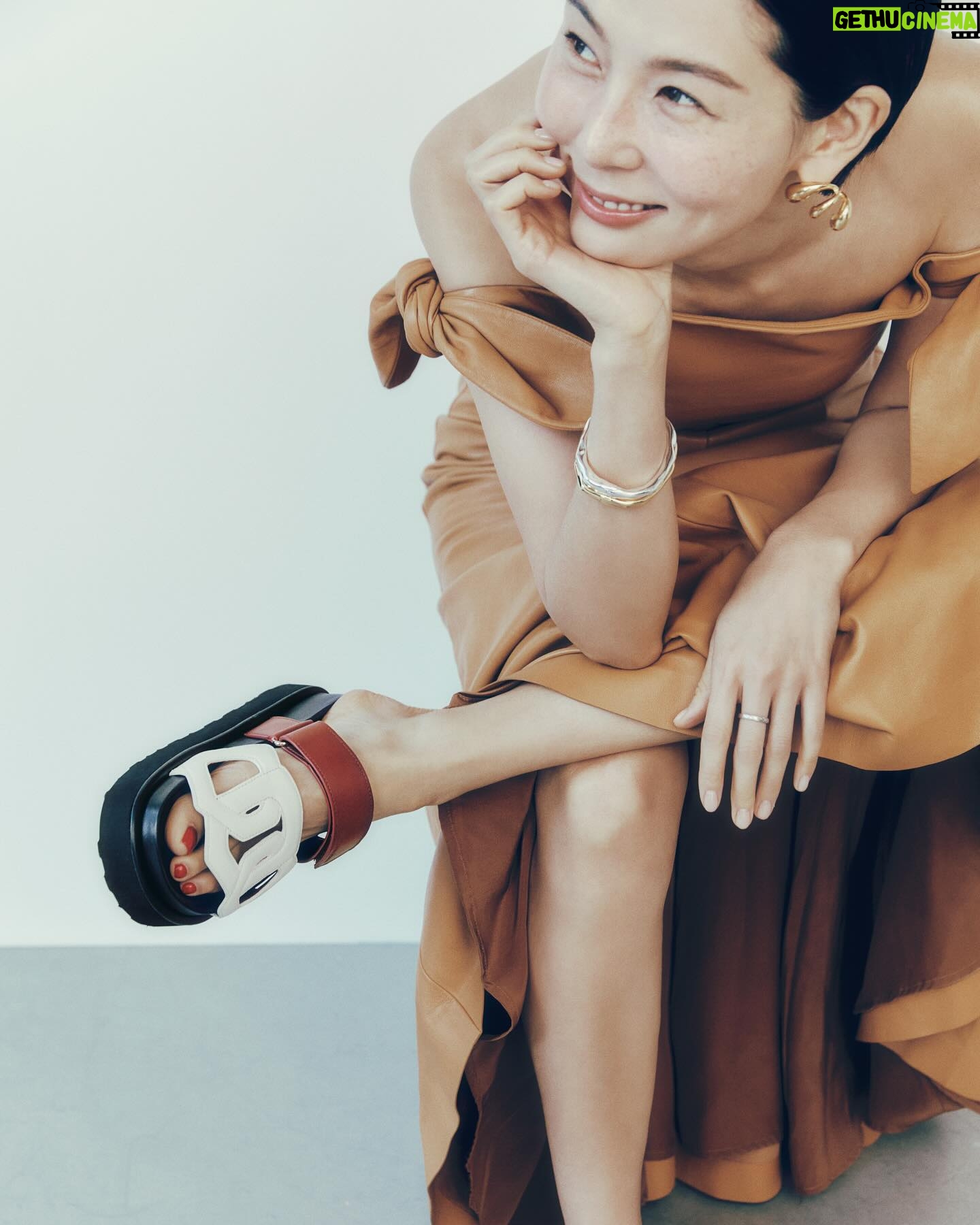 Kim Na-young Instagram - 우왕, 샌들의 계절이 오고 있어요♥️ 샌들은 어디다? 슈콤마보니! 📝
