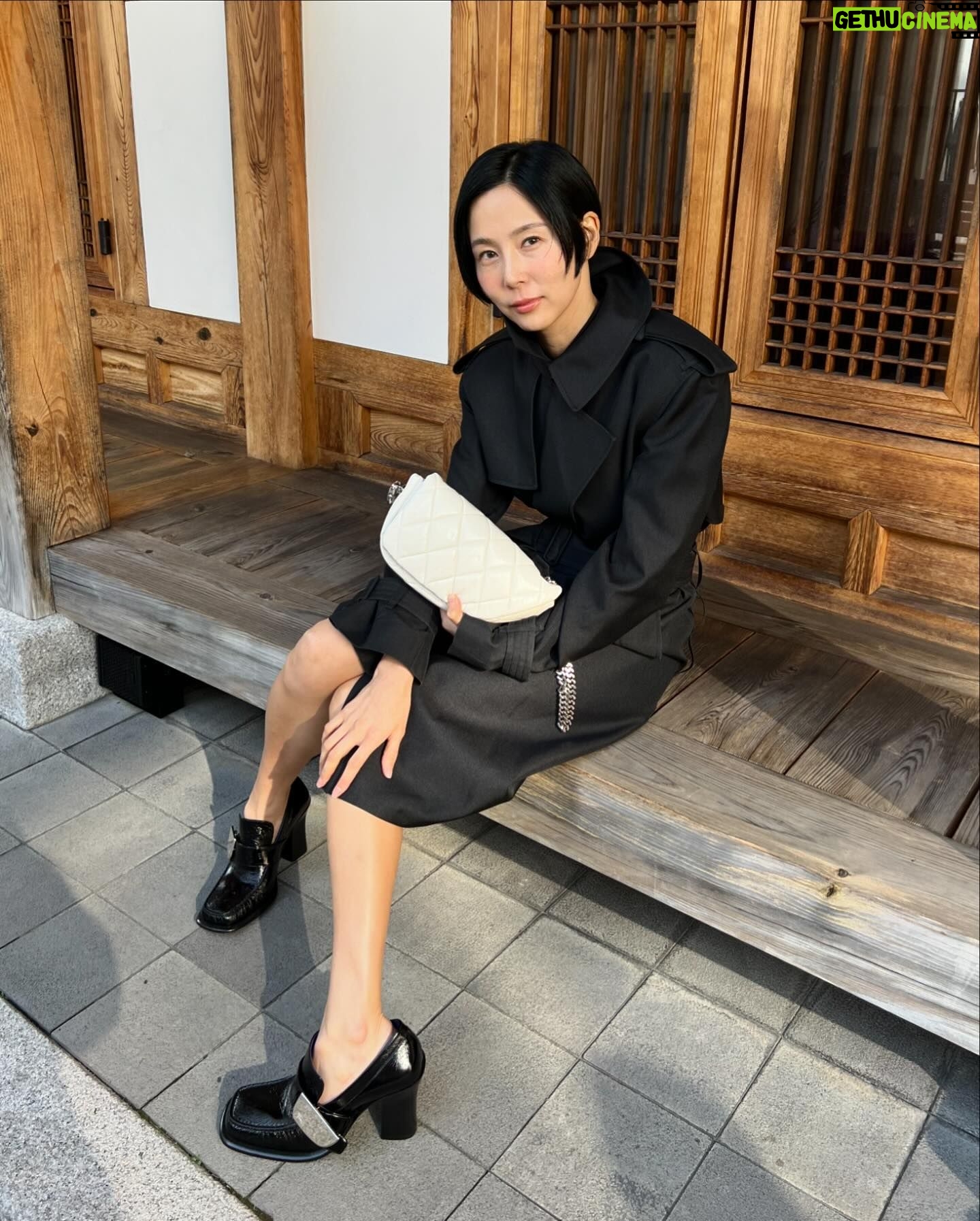 Kim Na-young Instagram - 어제는 버버리 SS24 컬렉션 프리젠테이션에 다녀왔지요👜🐻 #burberry #버버리