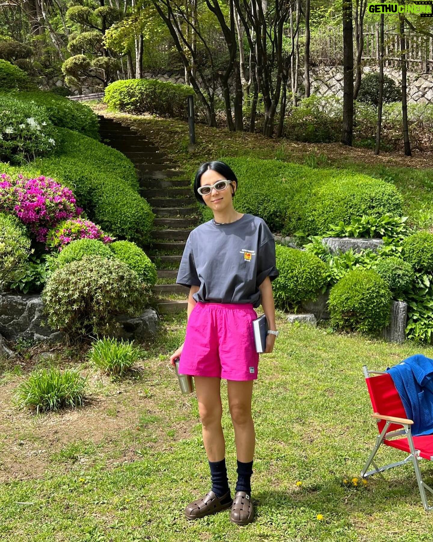 Kim Na-young Instagram - 코닥 입기 참 좋은 계절입니다☀️ 다들 메모 부탁해요💛💛💛💛 @kodakstyle_kr