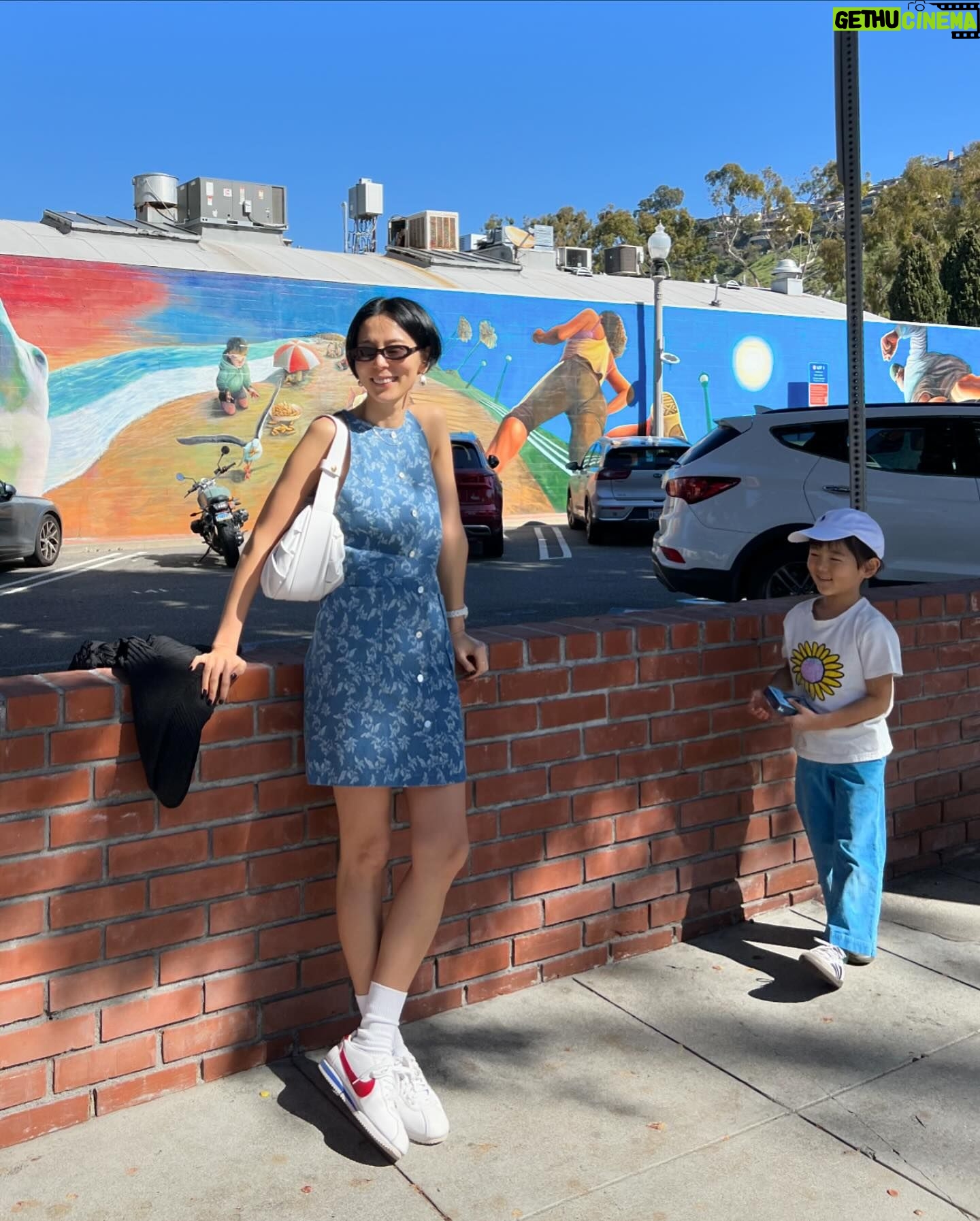 Kim Na-young Instagram - LA 에서 입은 옷들 모음 ✨ (근데 왜 저는 사진 10장밖에 안올라가죠?)
