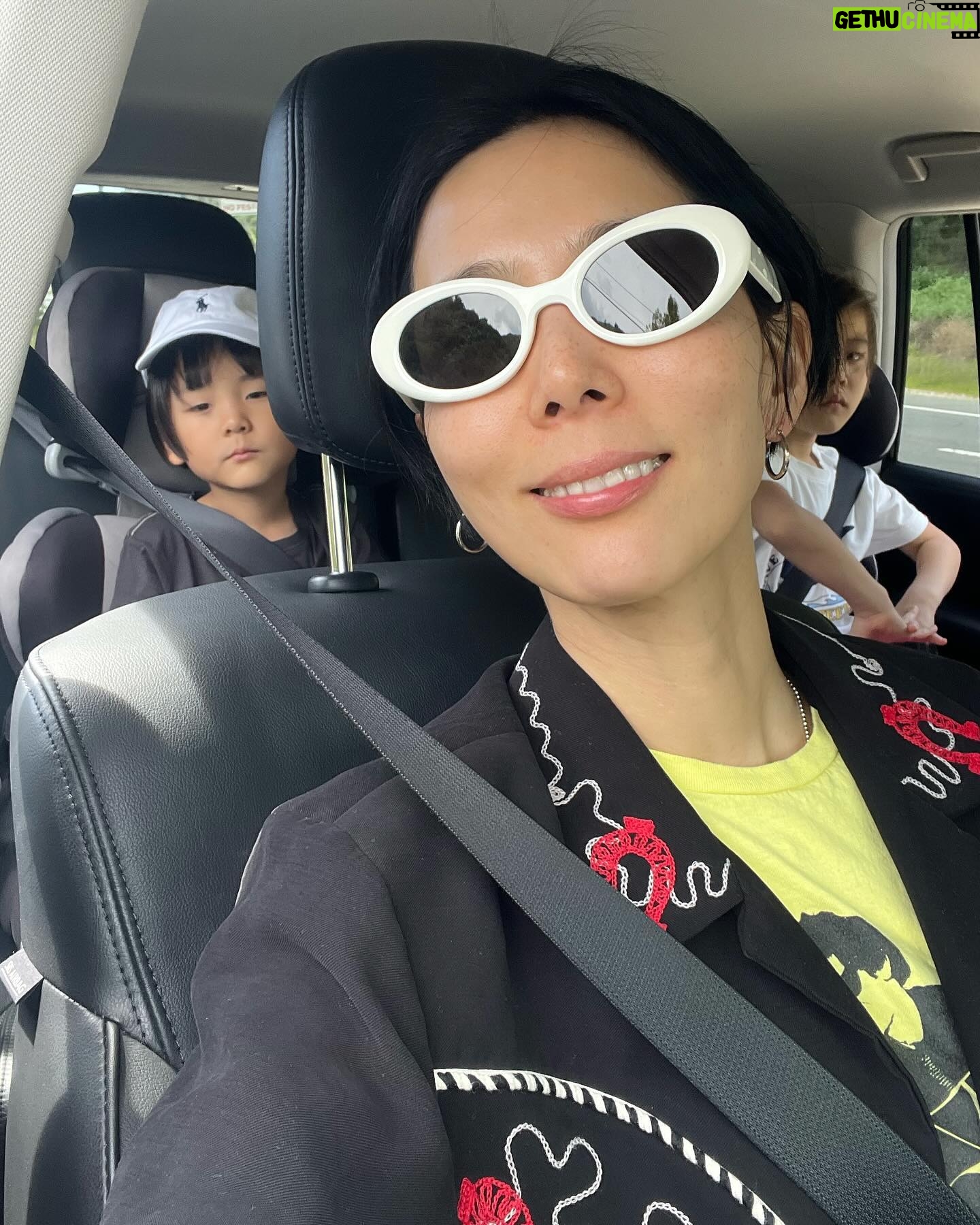 Kim Na-young Instagram - 천사들과 미국여행중 🤪🩵🩷💛♥️💚🖤