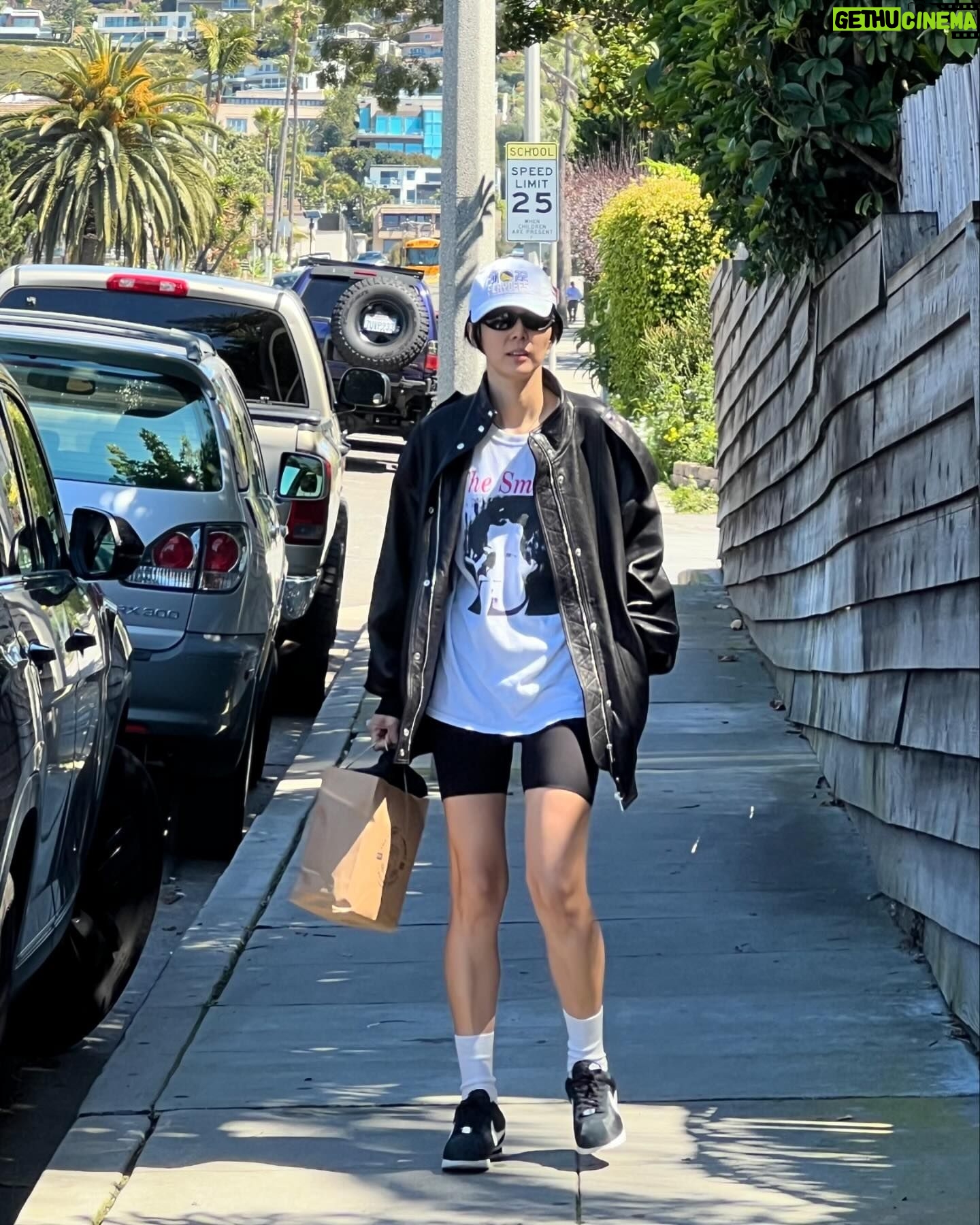 Kim Na-young Instagram - LA 에서 입은 옷들 모음 ✨ (근데 왜 저는 사진 10장밖에 안올라가죠?)