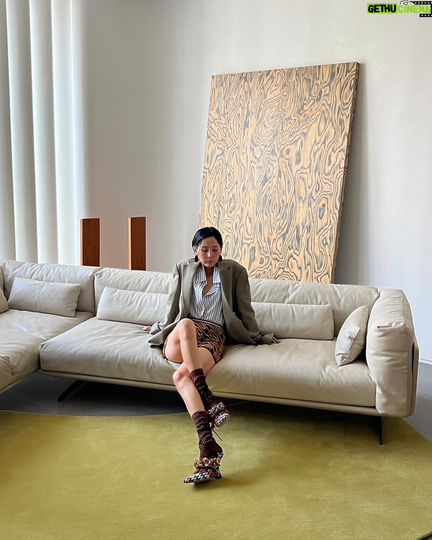 Kim Na-young Instagram - 여러분, 어떤 소파가 가장 맘에 드시나요? 알로소 소파의 주인이 되세요🛋️ (노필터티비로 모여요.소곤소곤) @alloso_official