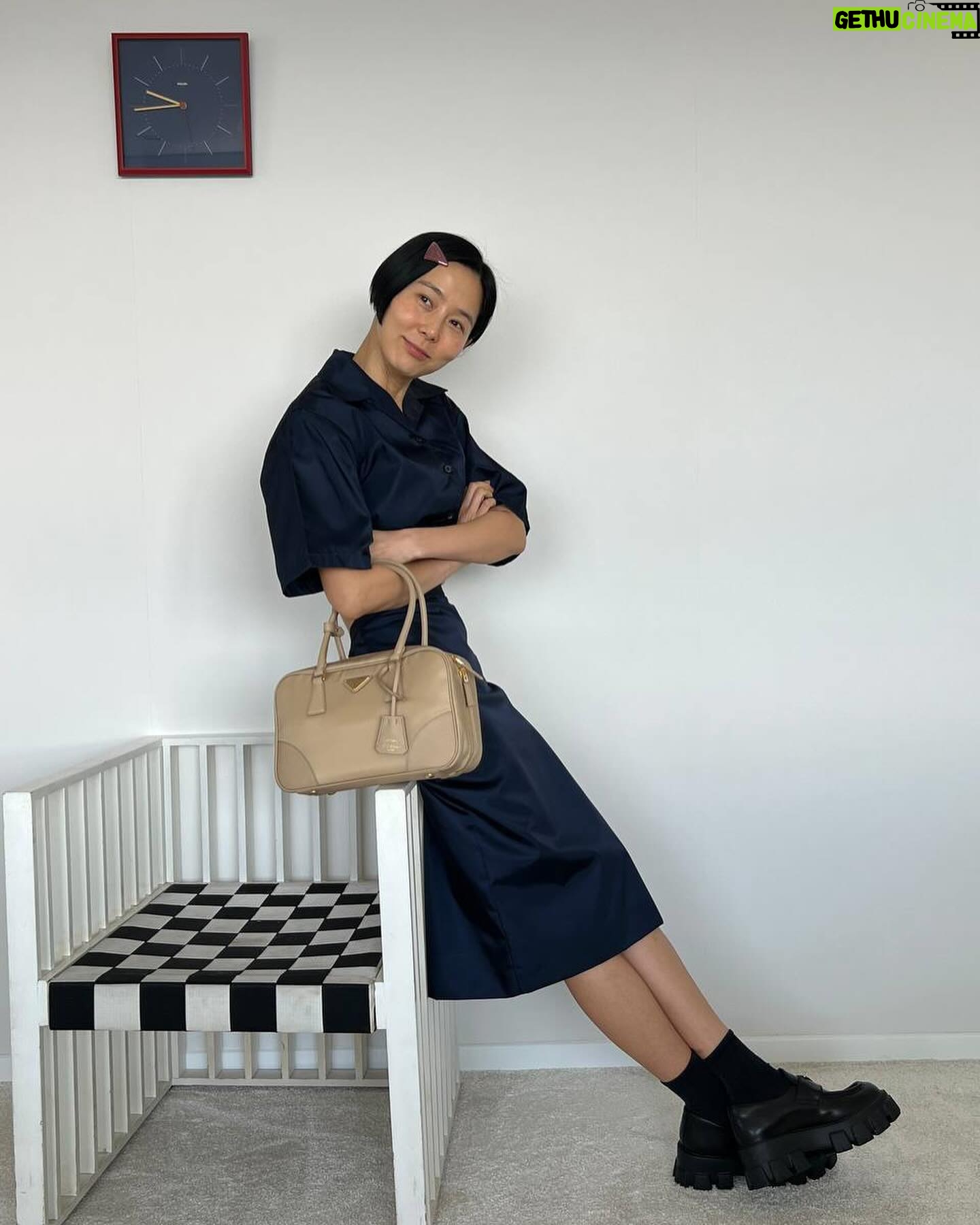 Kim Na-young Instagram - #ad Celebrating the new #PradaReNylon 프라다의 새로운 리-나일론 백을 소개합니다. 👜🖤
