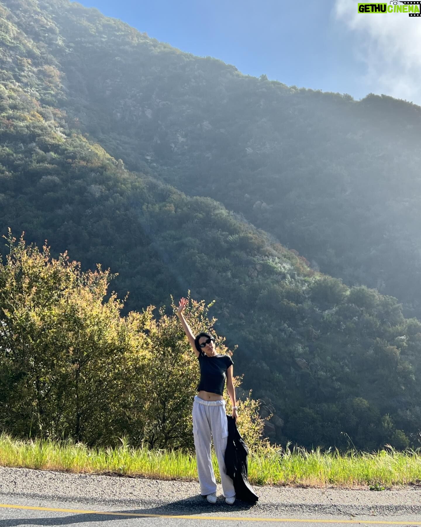 Kim Na-young Instagram - 1.건강하게 여행 잘 마무리 했습니다.🖤 2.신우야, 발끝을 사진끝에 맞춰 3.신우가 찍어준 사진 4.신우와 나 5.6 마지막 공항 가는 날 선물같은 길을 만남 7.기름진 음식 많이 먹으니까 팻다운 8.이준이 닮은 바다사자 9. 딸엄마인척 남의 딸이랑 셀카 👧