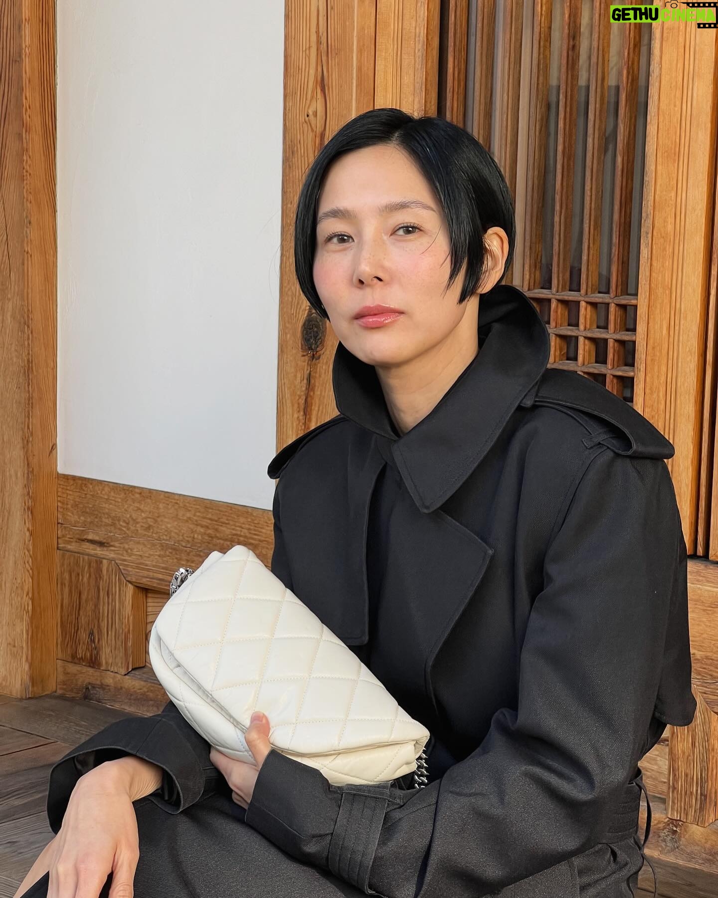 Kim Na-young Instagram - 어제는 버버리 SS24 컬렉션 프리젠테이션에 다녀왔지요👜🐻 #burberry #버버리
