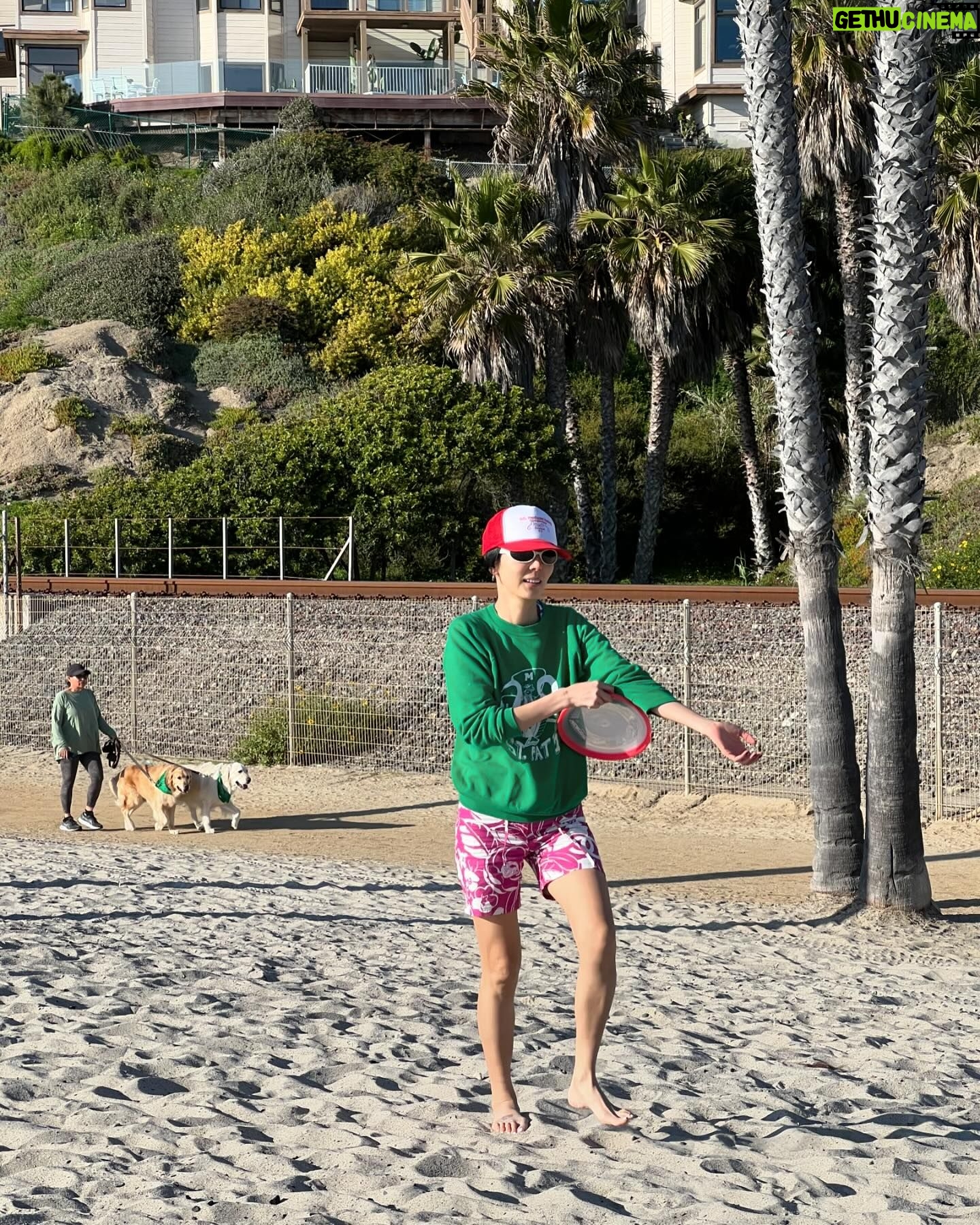 Kim Na-young Instagram - 원반던지기 잘 못해서 신우가 화를 조금 냈지만 그래도 즐거웠던 오늘의 LA 🥏🌴
