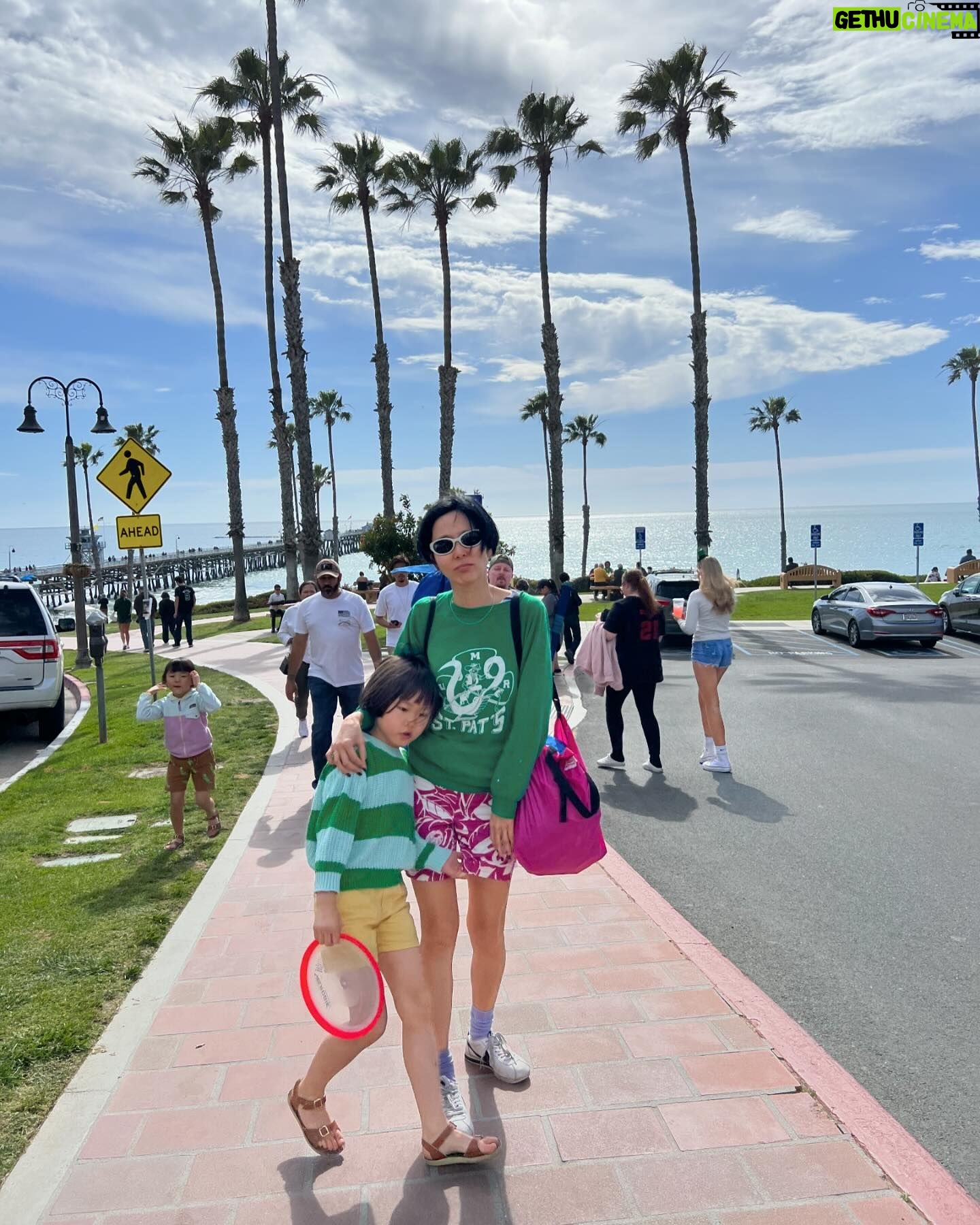 Kim Na-young Instagram - 원반던지기 잘 못해서 신우가 화를 조금 냈지만 그래도 즐거웠던 오늘의 LA 🥏🌴
