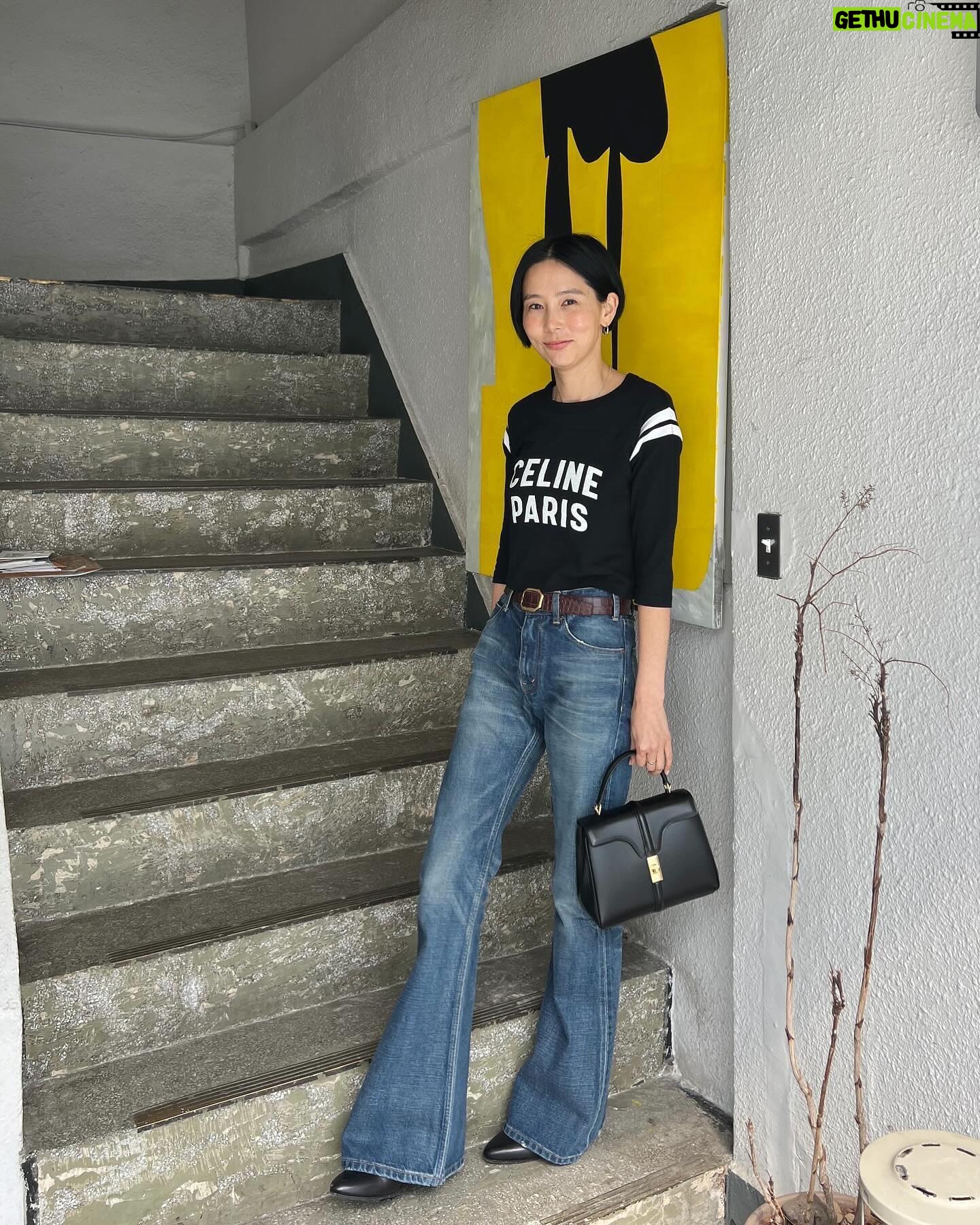 Kim Na-young Instagram - 내 맘에 쏙 드는 가방, 내 맘에 쏙 드는 데님 🖤🖤🖤🖤 #CELINEBYHEDISLIMANE #CELINE16