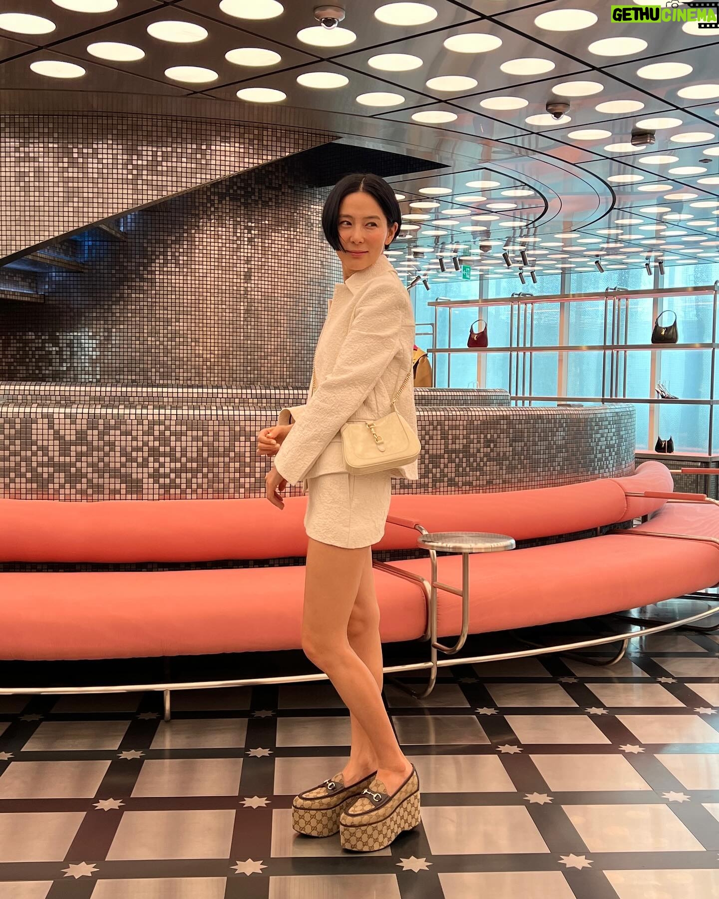 Kim Na-young Instagram - 구찌 가옥에서 만나본 구찌 2024 봄-여름 컬렉션🖤🪩 @gucci #Gucci24SS