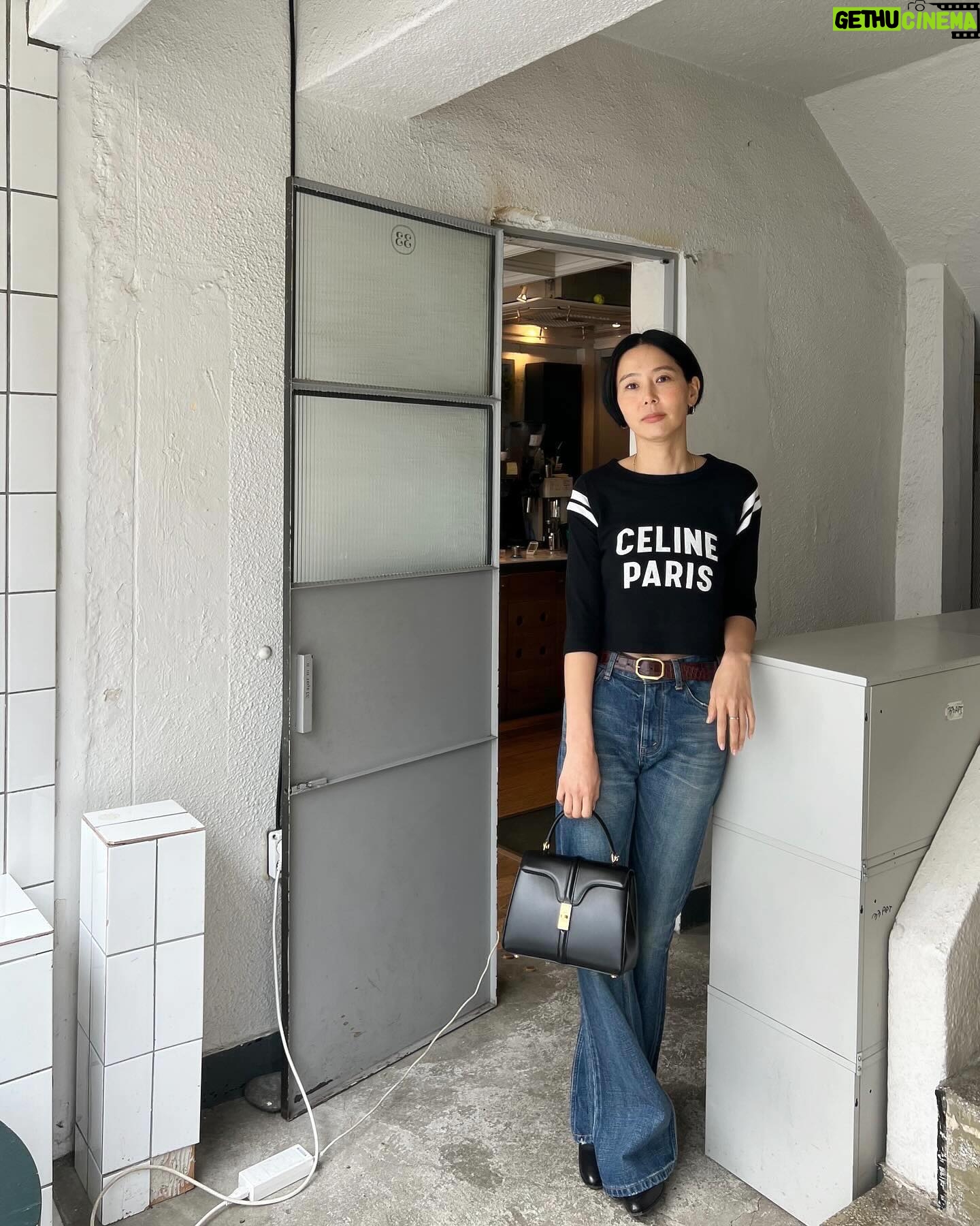 Kim Na-young Instagram - 내 맘에 쏙 드는 가방, 내 맘에 쏙 드는 데님 🖤🖤🖤🖤 #CELINEBYHEDISLIMANE #CELINE16