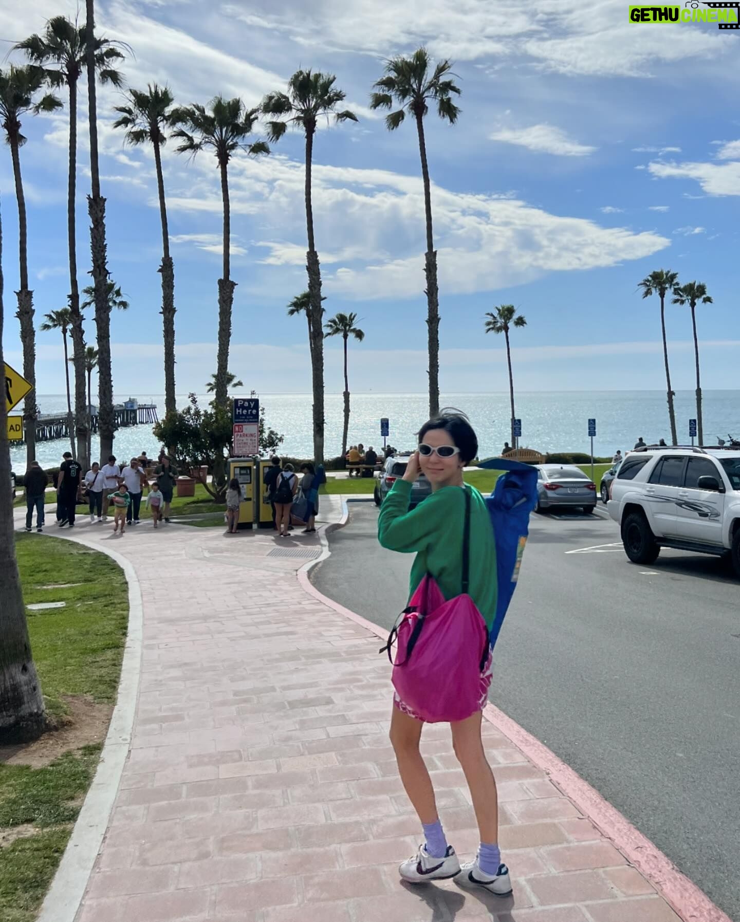 Kim Na-young Instagram - 원반던지기 잘 못해서 신우가 화를 조금 냈지만 그래도 즐거웠던 오늘의 LA 🥏🌴