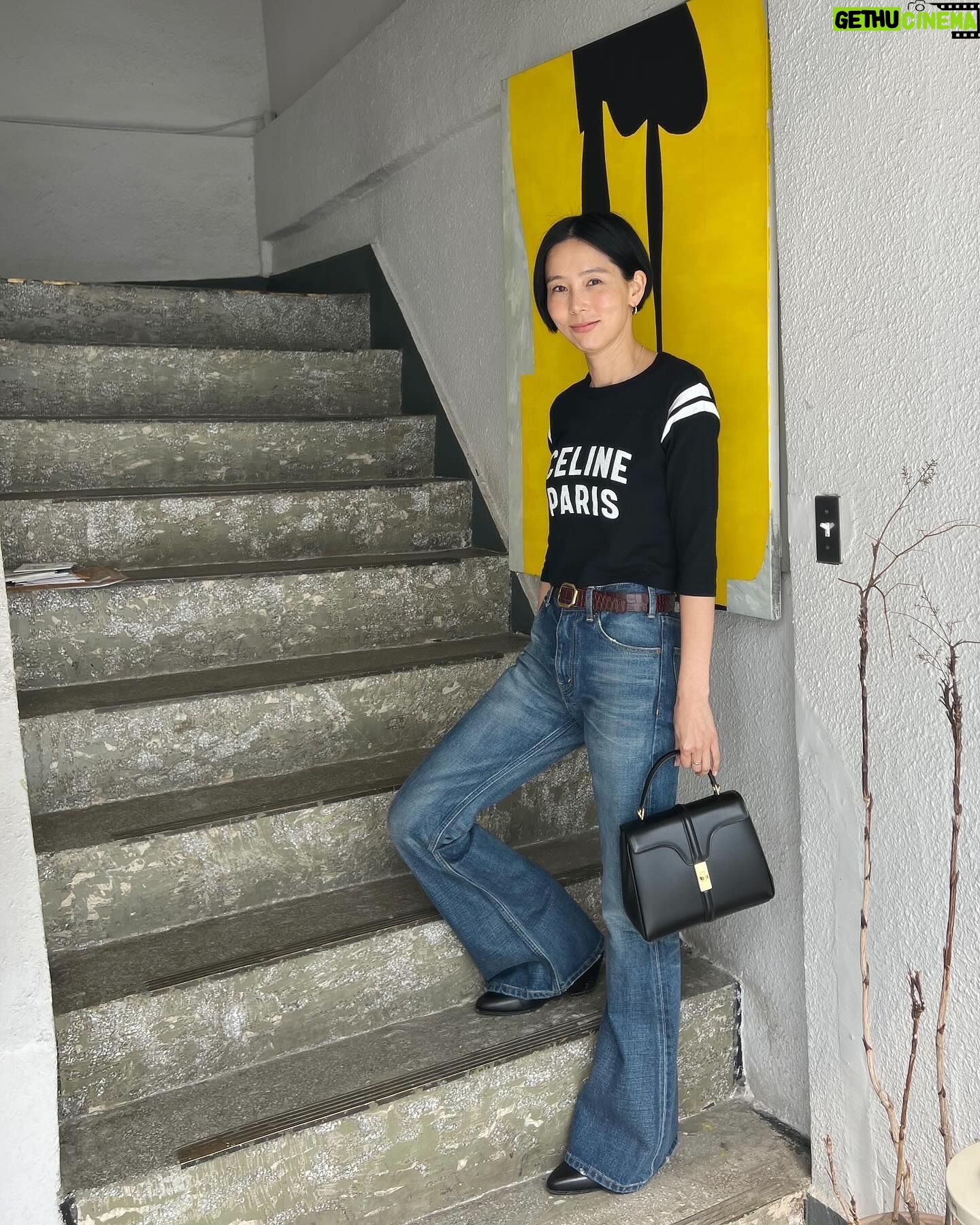Kim Na-young Instagram - 내 맘에 쏙 드는 가방, 내 맘에 쏙 드는 데님 🖤🖤🖤🖤 #CELINEBYHEDISLIMANE #CELINE16