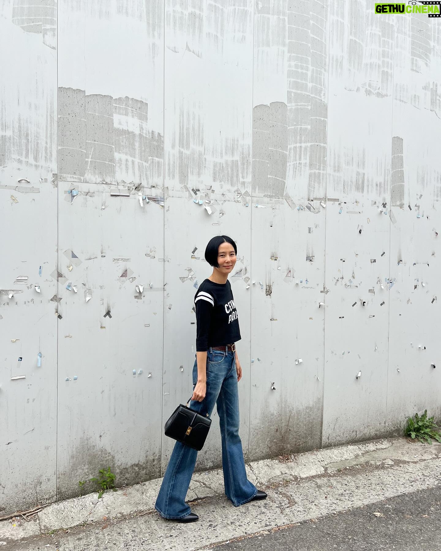 Kim Na-young Instagram - 내 맘에 쏙 드는 가방, 내 맘에 쏙 드는 데님 🖤🖤🖤🖤 #CELINEBYHEDISLIMANE #CELINE16