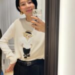 Kim Na-young Instagram - 랄프 로렌 컬렉션의 2024 프리-스프링 & 리조트 컬렉션 입어보고 왔는데 저 곰돌이 니트 짱귀요🖤🧸 봄을 정통으로 맞은 우아한 핑크 수트까지 💕🎀🌷 #광고 #RLCollection #RL888 #랄프로렌컬렉션