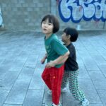 Kim Na-young Instagram - 날씨 너무 좋아서 우리셋이 걷다가 걷다가 잠수교 분수쇼까지! ‘오늘 쫌 행복했지?’ 하니까 ‘아니 많이 행복했어’ ♥️🖤🩵🩷💚🩶💛💙💜🧡