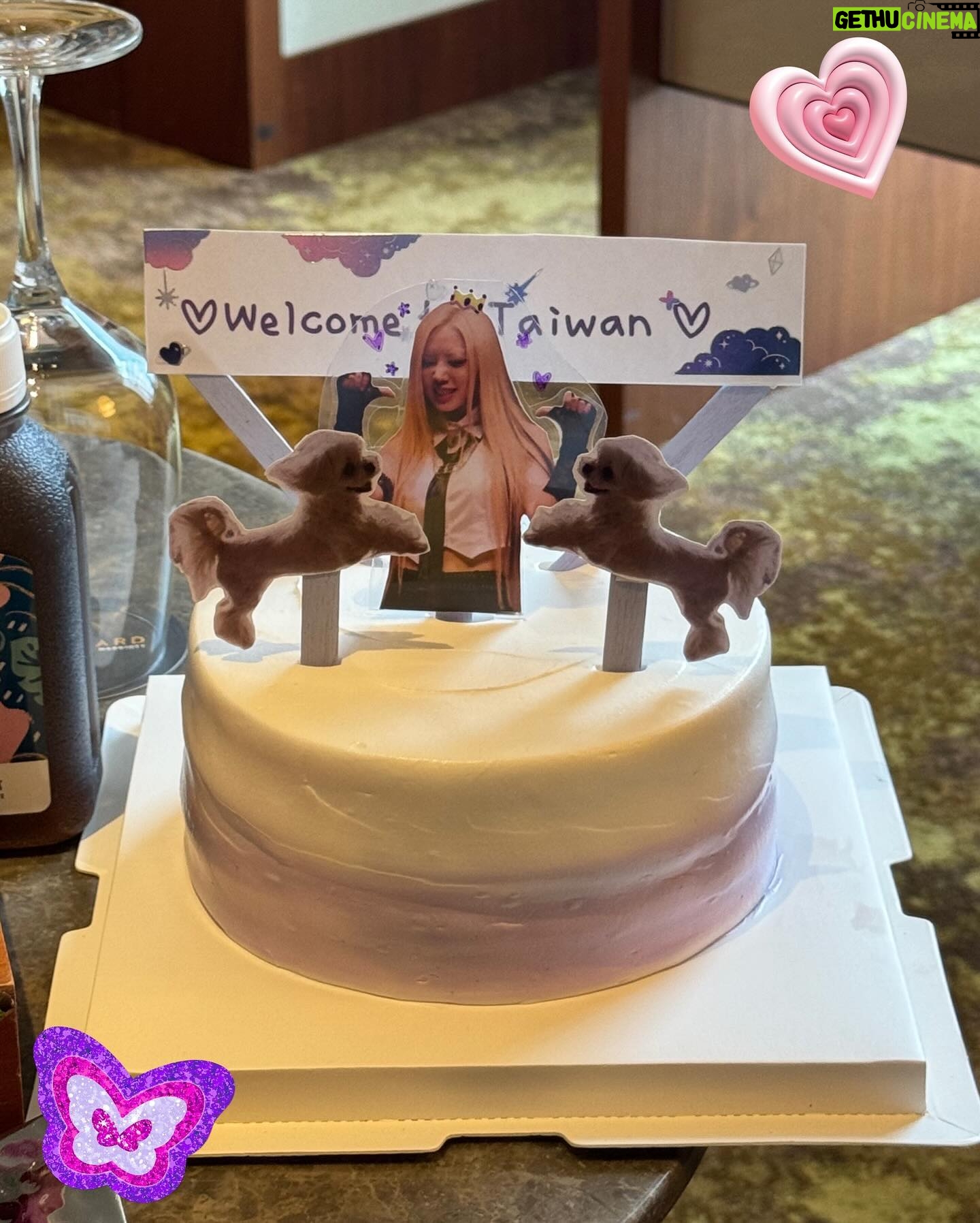 Kim Nam-joo Instagram - I love it 🖤 Thank you #Taiwan 🐼