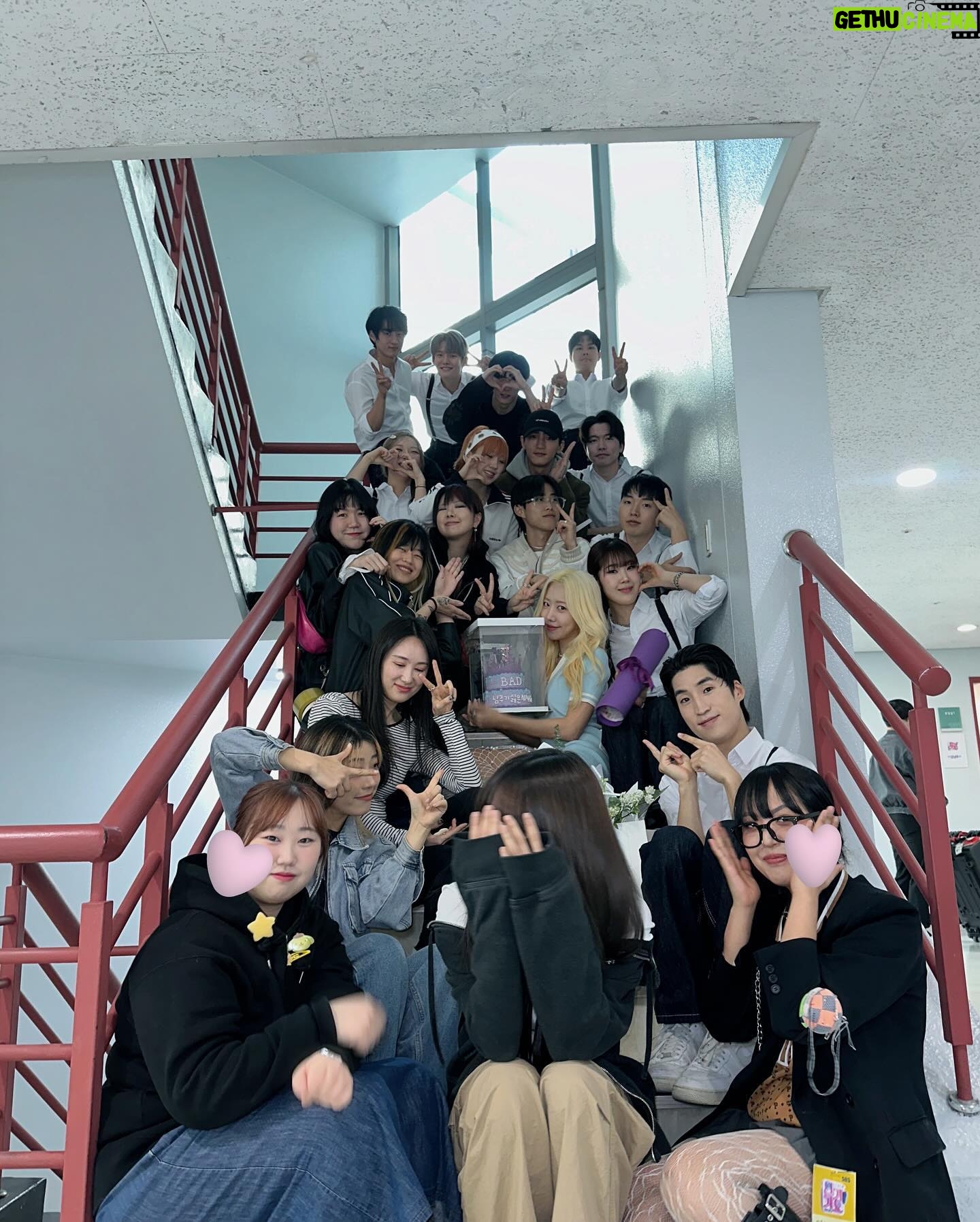 Kim Nam-joo Instagram - BAD λ§λ°©π λ΄κ° λ λ°λ»ν μ¬λμ΄ λκ³ μΆκ² λ§λλ μ°λ¦¬ ν κ°μ¬ν©λλ€. μ΄λ κ² λͺ¨λκ° νλκ° λμ΄ μΌνκΈ°λ νλμ κΈ°μ μ λ°λΌμΌ νλ€λ κ²μ μλλ€. μμ€ν μΈμ° μμΌλ‘λ μ€λμ€λ μ΄μ΄κ°μ! λ°°λλ¨μ£Όμ νμ΄ λμ΄μ£Όμ
μ κ°μ¬ν©λλ€. νλ€λ€πΌκ³ μ λ§μμ΄μ μ°λ¦¬νμ¬ μ΅κ³ π