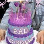 Kim Nam-joo Instagram - BAD 막방😈 내가 더 따뜻한 사람이 되고싶게 만드는 우리 팀 감사합니다. 이렇게 모두가 하나가 되어 일하기란 하늘의 기적을 바라야 한다는 것을 압니다. 소중한 인연 앞으로도 오래오래 이어가요! 배드남주와 팀이 되어주셔서 감사합니다. 판다들🐼고생 많았어요 우리회사 최고💜