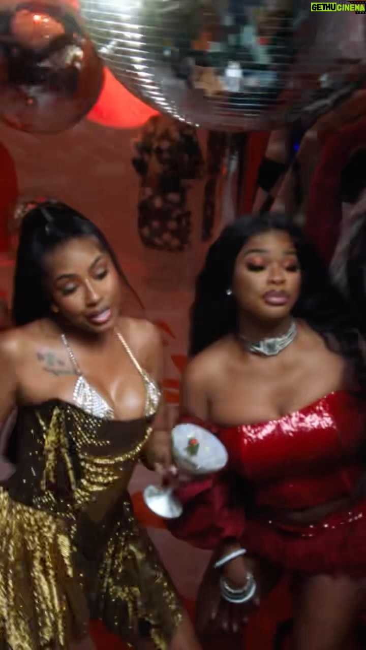 Kim Petras Instagram - Glamorous life, Iām FLASHY šļøāØš
š¾ official video Ft. @KimPetras OUT NOW. #RAW