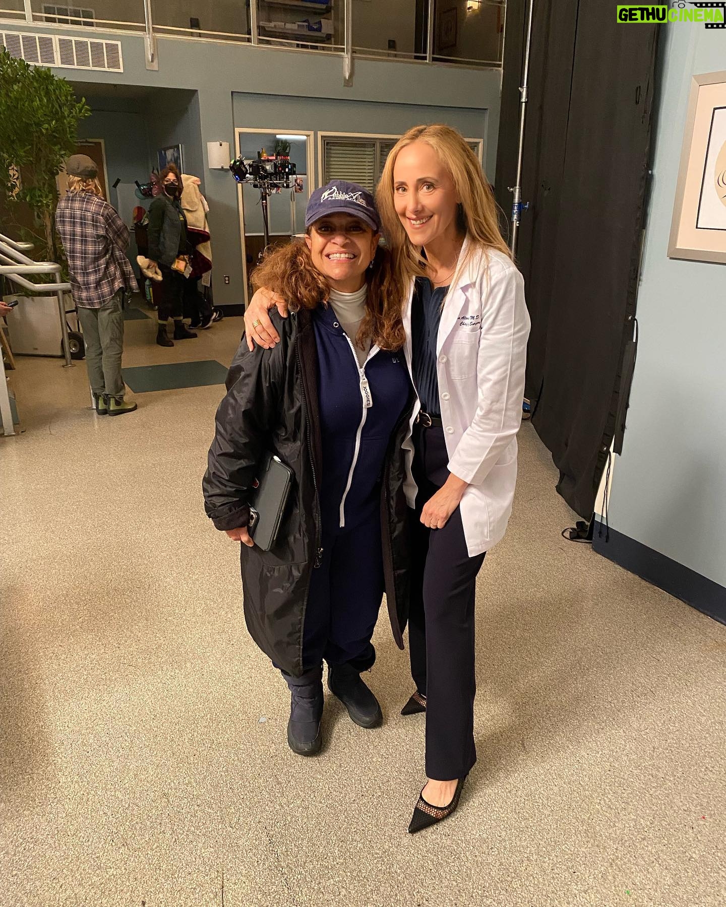 Kim Raver Instagram - #TBT to my #GreysAnatomy directorial debut, when I was mentored by the one and only @therealdebbieallen. It was such an honor and a privilege to have her by my side guiding me and supporting me through this incredible journey. Debbie, I cannot thank you enough for all that you have done for me and I will be forever grateful to call you my friend and mentor ✨
