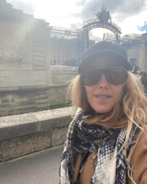 Kim Raver Instagram - Au Revoir Paris, it’s been amazing!! Had such a giggle watching #GreysAnatomy in France and hearing Bailey speak fluent French 🤣👏