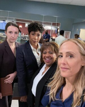 Kim Raver Instagram - Get ready! ONLY 2 weeks away from the midseason premiere of @greysabc. Some Thursday throw back #BTS photos from over the years until we are back on February 23rd. Can’t come soon enough! #TBT