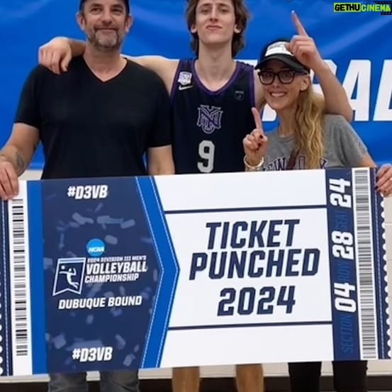 Kim Raver Instagram - Proud Mamma moment 🥰 What an incredible win for the #NYU Volleyball team this past weekend!! The excitement was FULL on and I loved being able to share this special moment with fellow “mom of an athlete”, #KellyRipa on @livekellyandmark this week 😂 Final Four here we come!!!!