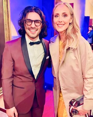 Kim Raver Instagram - What an unbelievable weekend at my Alma Mater! The wonderful Dean Harvey and Boston University asked me to give the convocation speech at The College of Fine Arts to the amazing class of 2023. What an incredibly resilient and talented group of creatives!! I was especially blown away by the two amazing #CFA2023 graduates who I had the pleasure of watching perform at @thebostonpops. We are lucky to have such beautiful artists entering the workforce and we’re fighting to create space for the current and next generations to have fair pay and equality for all. Congratulations to all the 2023 graduates! I know you will do and create wonderful things! ✨❤️ xo, Kim
.
.
.
#MyCFA #WGAstrong #BostonUniversity 

📸 Douglas Levy