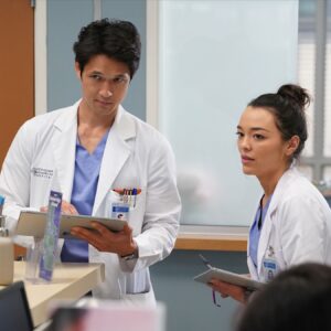 Kim Raver Instagram - I had the incredible pleasure of directing the most spectacular actors on tonight’s episode of #GreysAnatomy! Tune in tonight at 9/8c on ABC.