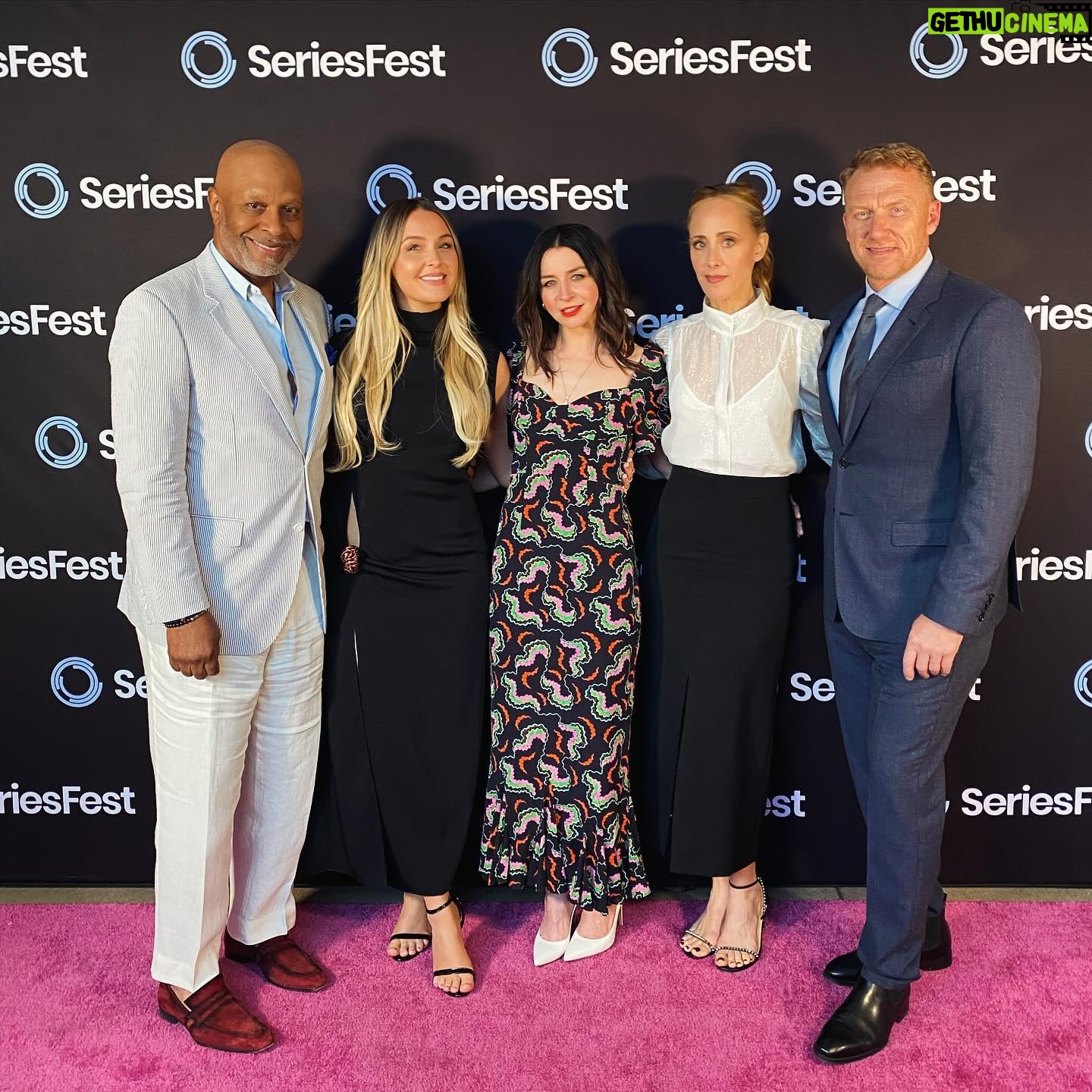 Kim Raver Instagram - Celebrating the awesome @beersbetsy @seriesfest✨❤️