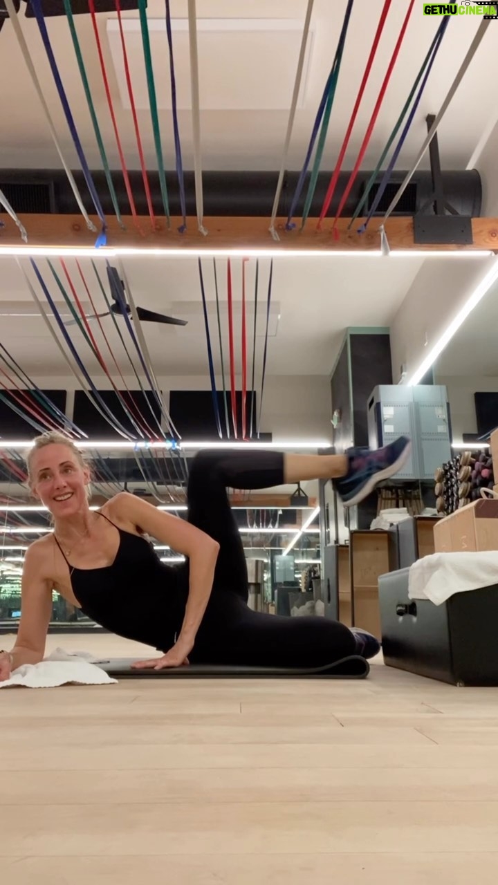 Kim Raver Instagram - Sweat sesh, Red face, Feeling great 💪 remember…sweat now, shine later ✨ #WorkoutWednesday @tracyandersonmethod