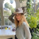 Kim Raver Instagram - After wearing my lucky hat every day while directing #GreysAnatomy episode 1911, I decided I would treat myself to a new incredibly crafted hat by the wonderful company @worthandworth. I found this store while walking around NYC because it looked like an art gallery so I decided to walk in and have a look. I watched them handcraft their hats which are indeed works of art! Hats off to Cathy for all your help! 💜 #FashionFriday