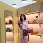 Kim Se-jeong Instagram - 롱샴 SS24 컬렉션 팝업스토어 로 피크닉 오세요🧡 @longchamp #Longchamp #롱샴 #롱샴팝업스토어 #롱샴SS24컬렉션