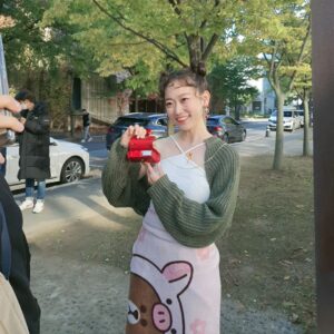 Kim Seul-ki Instagram - 해피의 가방엔 뭐가 들었을까요? 

#별똥별 #신인가수 #해피  #특별출연
슬기의 가방이 아닌 해피의 가방입니다:D