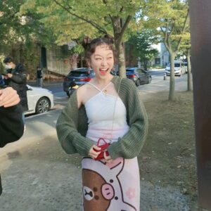 Kim Seul-ki Instagram - 해피의 가방엔 뭐가 들었을까요? 

#별똥별 #신인가수 #해피  #특별출연
슬기의 가방이 아닌 해피의 가방입니다:D