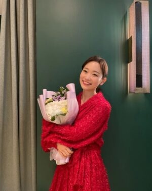 Kim Seul-ki Instagram - 2011년 snl의 첫 시작과 함께했고
2023년이 되었습니다
여전히 뜨겁게 환영해 주셔서 진심으로 감사합니다⚘⚘
우리 또 열심히 살아봐요 
새해 복 많이 받으세요❤

#쿠팡플레이 #snl #2023