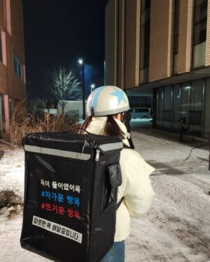 Kim Seul-ki Instagram - 2011년 snl의 첫 시작과 함께했고
2023년이 되었습니다
여전히 뜨겁게 환영해 주셔서 진심으로 감사합니다⚘⚘
우리 또 열심히 살아봐요 
새해 복 많이 받으세요❤

#쿠팡플레이 #snl #2023