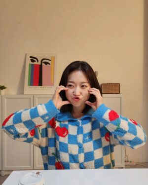 Kim Seul-ki Instagram - 2011년 snl의 첫 시작과 함께했고
2023년이 되었습니다
여전히 뜨겁게 환영해 주셔서 진심으로 감사합니다⚘⚘
우리 또 열심히 살아봐요 
새해 복 많이 받으세요❤

#쿠팡플레이 #snl #2023