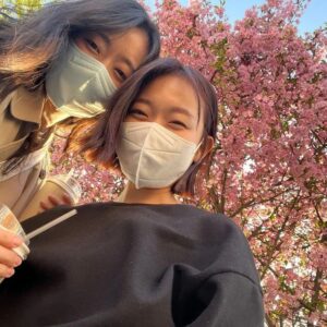 Kim Seul-ki Instagram - 사랑하는 언니랑🌸