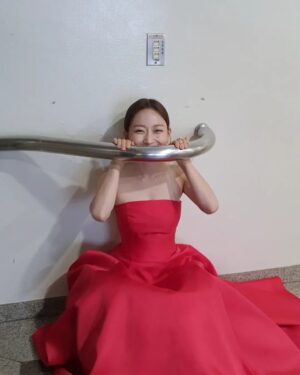 Kim Seul-ki Instagram - 여기가 바로 뮤직뱅크 핫플레이스 인가요?🍎