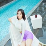 Kim So-hee Instagram – 무더운 여름 디스커버리와 함께해요💜#광고 #디스커버리래쉬가드 #크롭래쉬가드