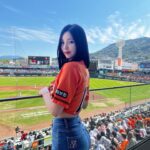 Kim So-hee Instagram - 한화팀이 나 승리요정 시켜주셨어…❤️🧡