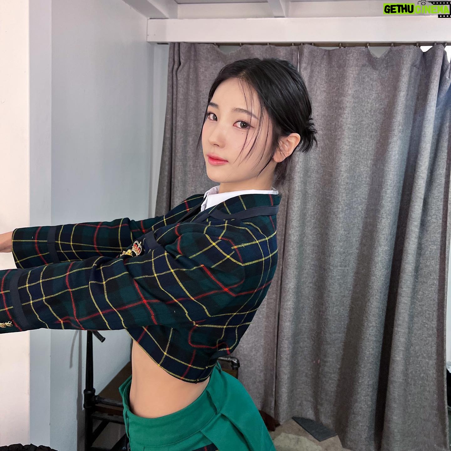 Kim So-hee Instagram - ALICE 4월19일에 컴백해요 두근두근💋