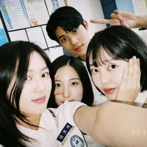 Kim So-hee Instagram - 방과 후 전쟁활동 진짜 재밌는데!!!볼꺼죠??❤️❤️❤️