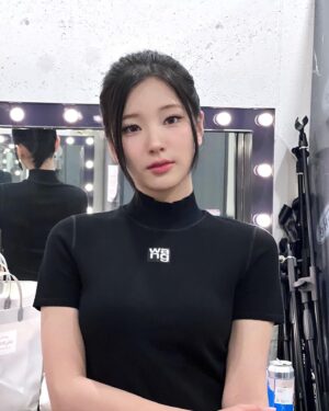 Kim So-hee Instagram - ☺️😉😘
