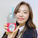 Kim So-hye Instagram - 깜짝 커피차라니ㅜㅜㅜㅜㅜㅜㅜ 황승기 감독님 감사합니다! PS. 덕순이 이제 학교도 댕기구 글도 잘 써유🥺 더 열심히 할게유😋꼭!