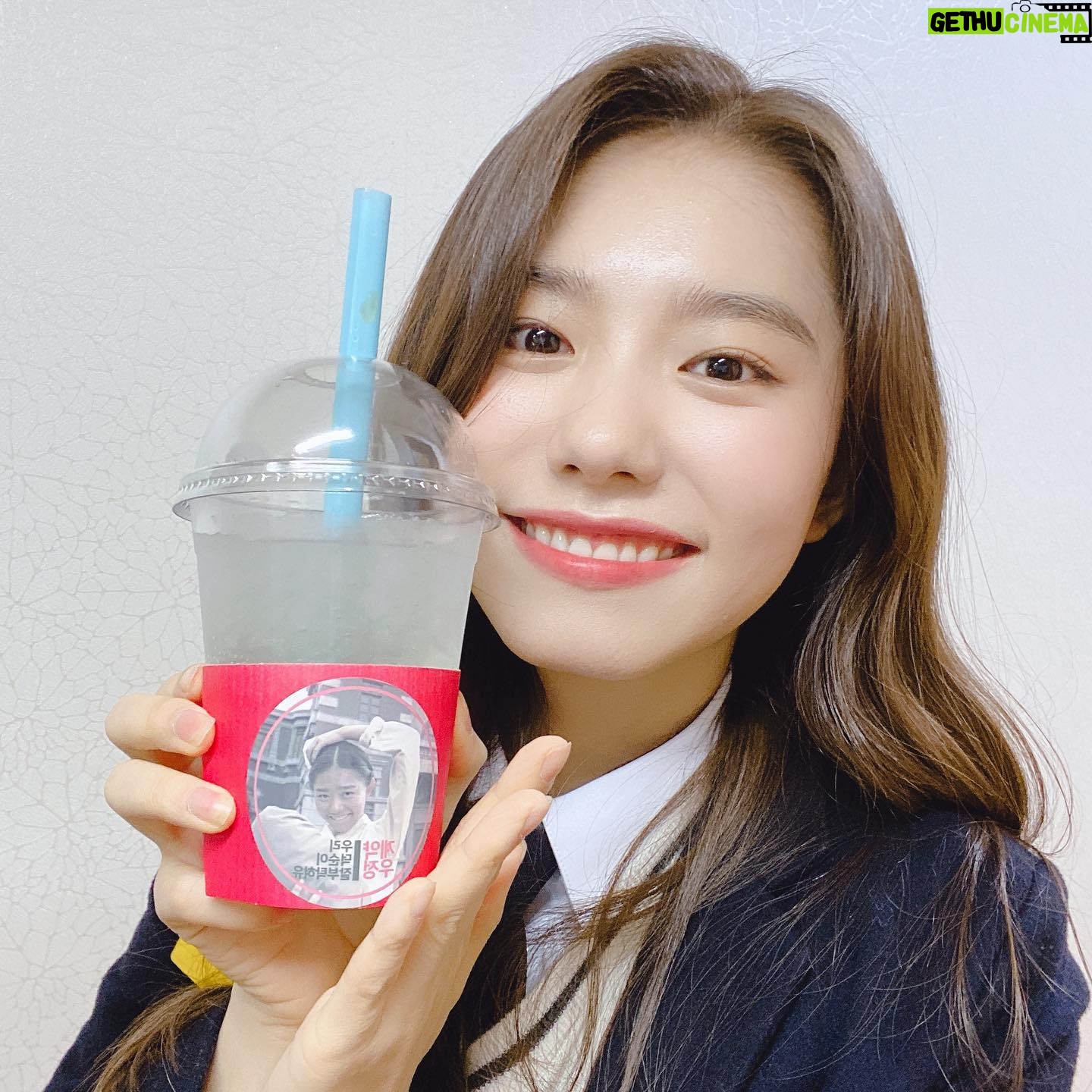 Kim So-hye - 67.5K Likes - 깜짝 커피차라니ㅜㅜㅜㅜㅜㅜㅜ
황승기 감독님 감사합니다!
PS. 덕순이 이제 학교도 댕기구
글도 잘 써유🥺 더 열심히 할게유😋꼭!