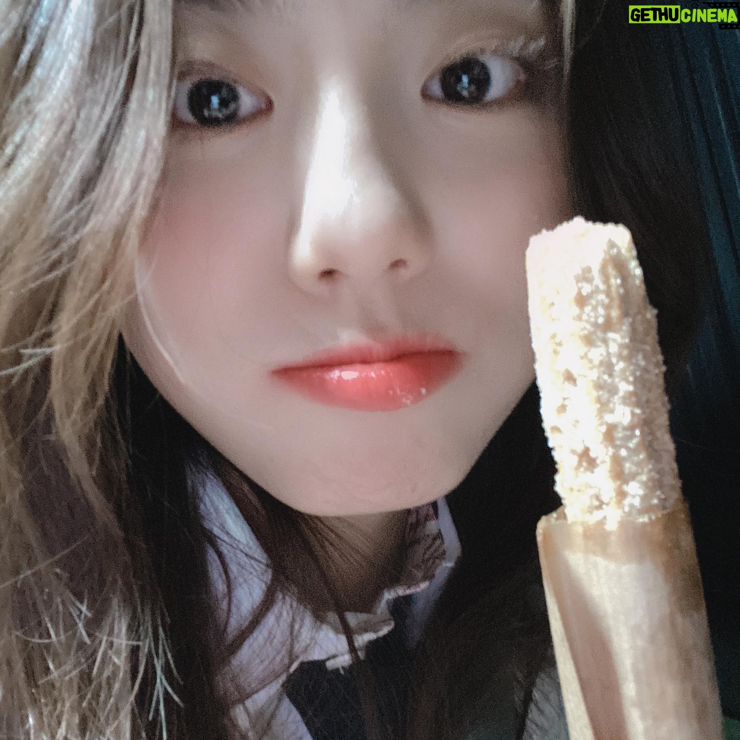 Kim So-hye - 70.2K Likes - 임대형 감독님 박두희 대표님 따뜻한 새봄에 응원해주셔서 감사합니다🌸
PS.새봄이 필름 카메라 장만했어요📸🧐
마지막회도 파이팅!!🐥❤️