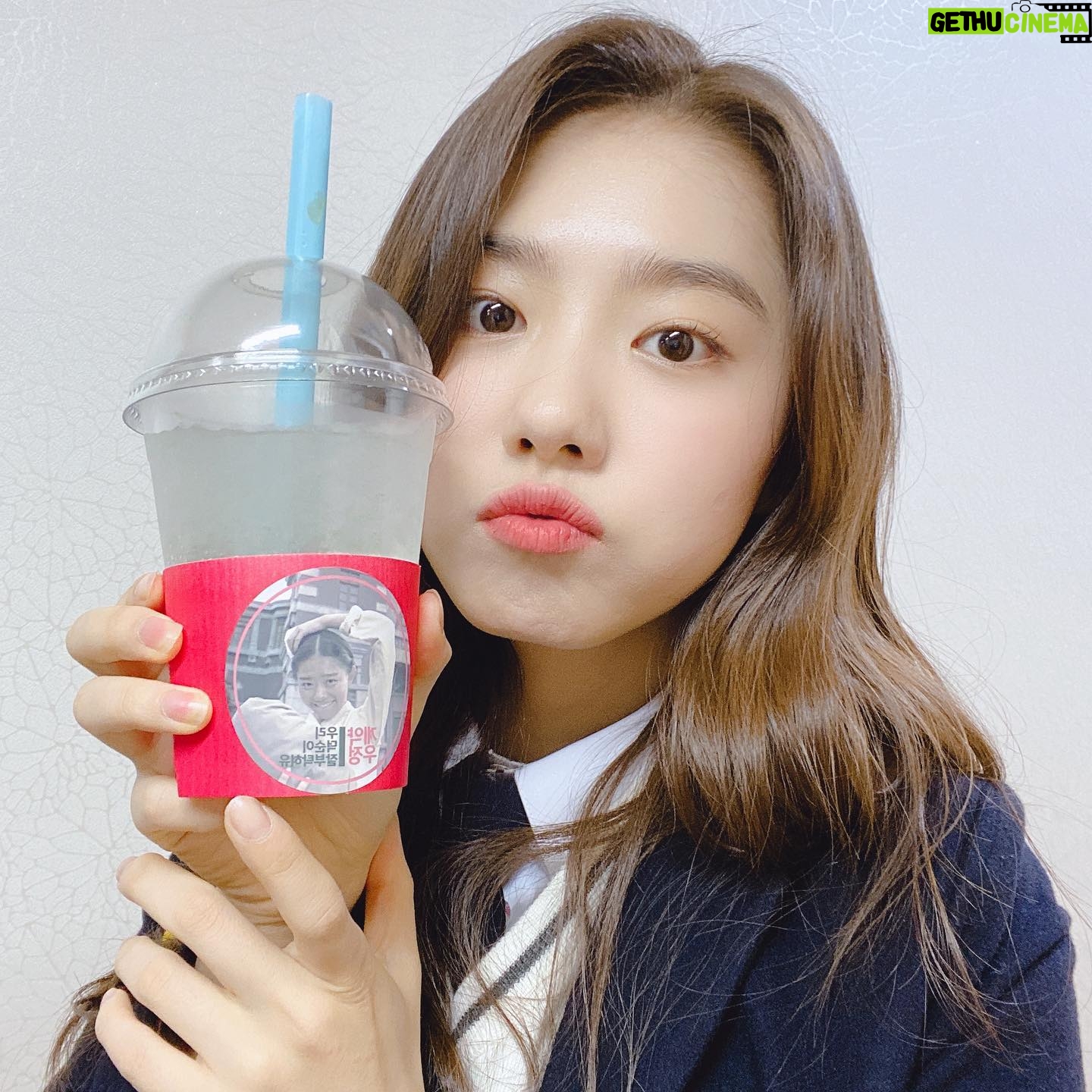 Kim So-hye - 67.5K Likes - 깜짝 커피차라니ㅜㅜㅜㅜㅜㅜㅜ
황승기 감독님 감사합니다!
PS. 덕순이 이제 학교도 댕기구
글도 잘 써유🥺 더 열심히 할게유😋꼭!